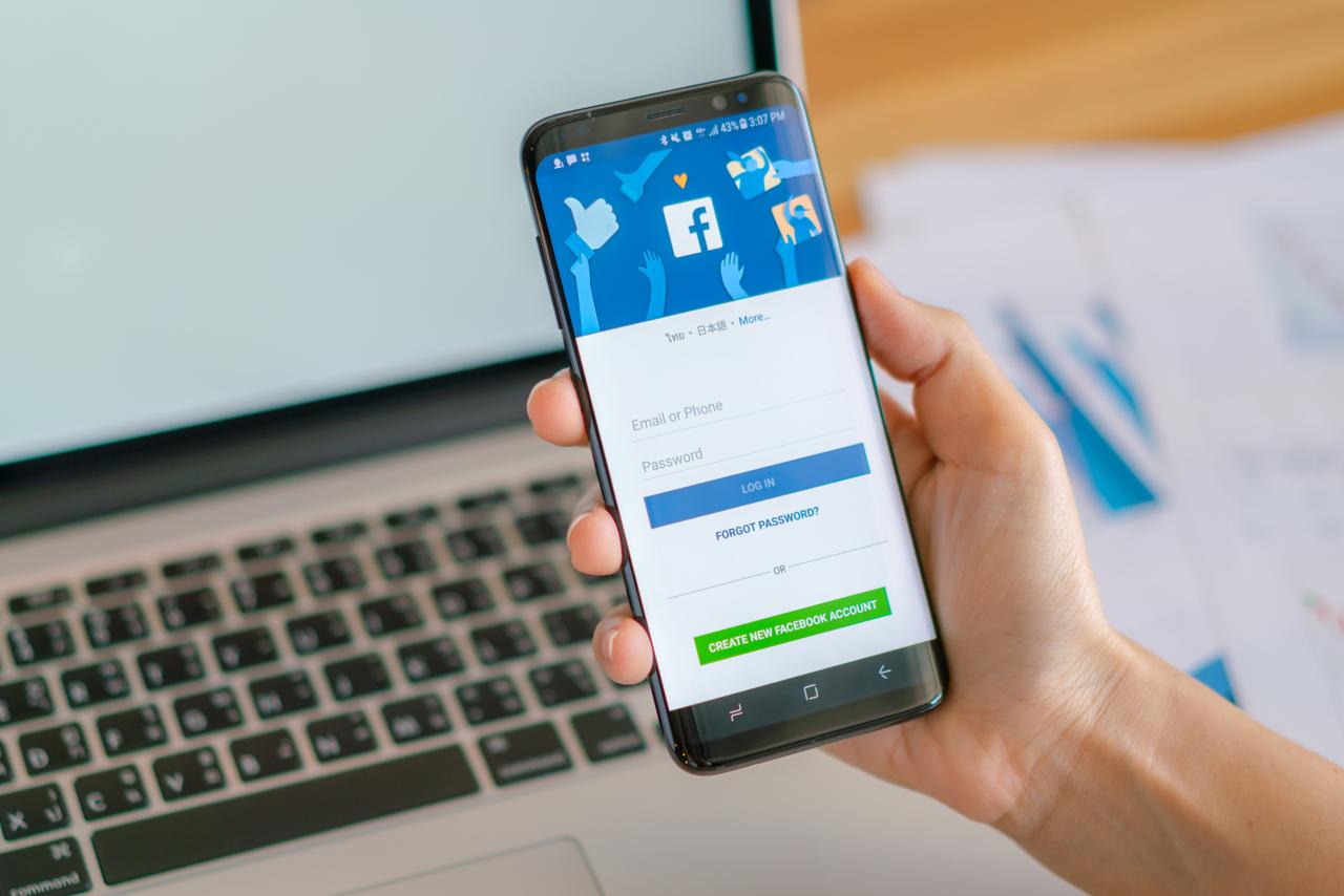 20 Kata Kata Jual HP di Facebook Biar Cepat Laku