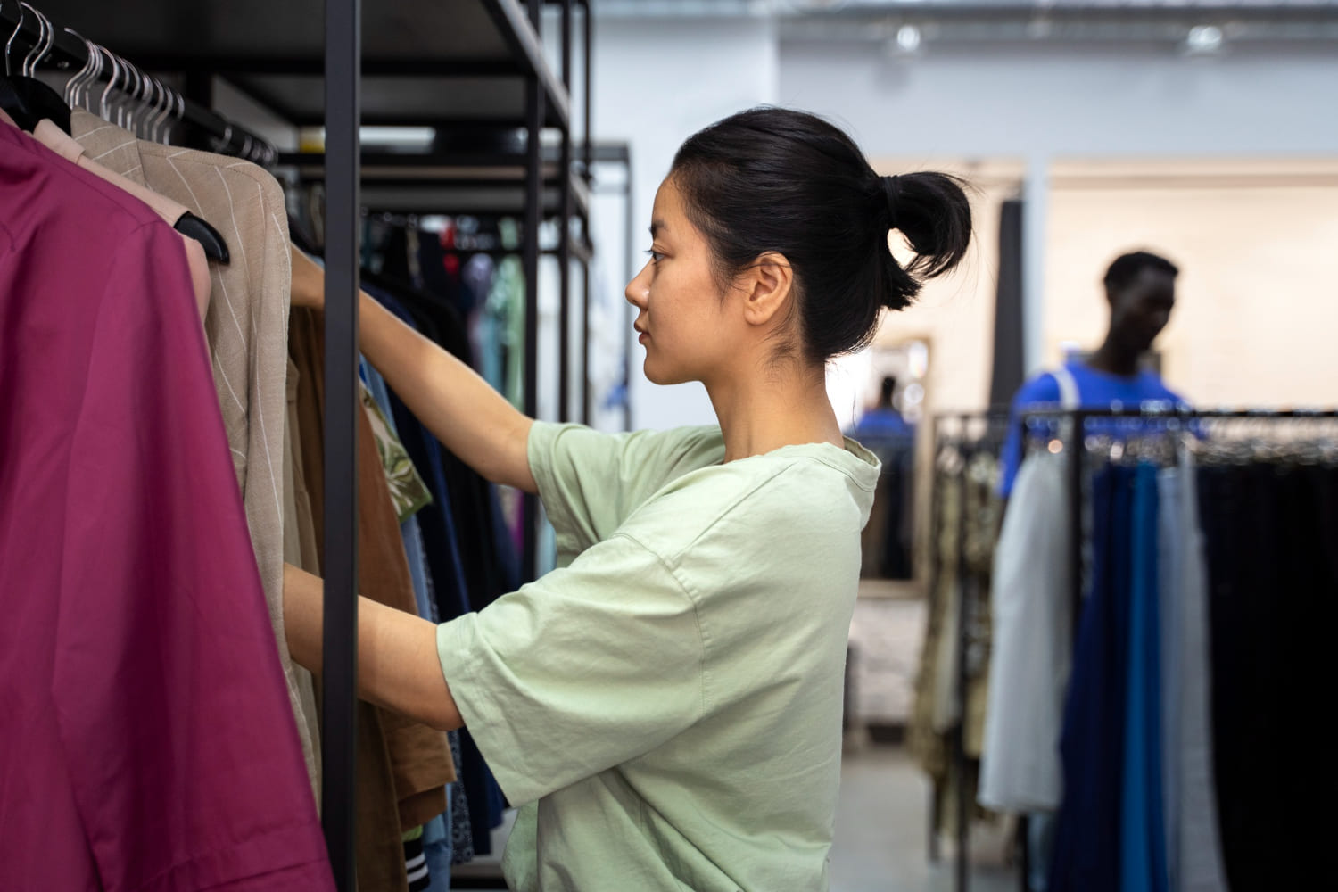 Tips Memulai Bisnis Supplier Baju Import dan Keuntungannya