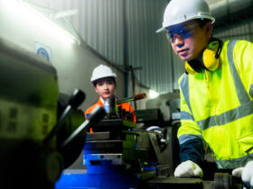 Operator Produksi: Pengertian, Skill, dan Tugasnya dalam Industri