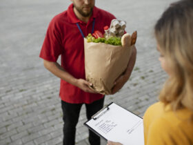 10 Jasa Pengiriman Bisnis Makanan yang Aman dan Cepat Sampai