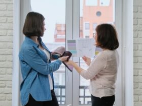 Canvasser: Pengertian, Tugas, dan Perbedaannya dengan Sales