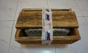 packing kayu handphone