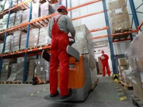 Apa Itu Helper Dalam Logistik dan Operasional Bisnis