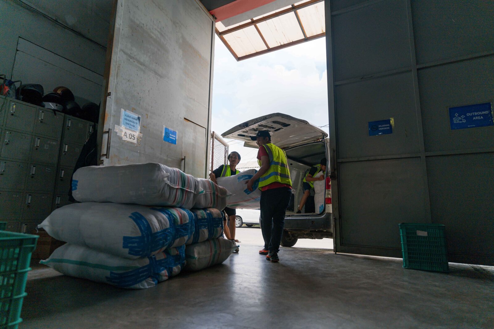5 Tips Memilih Mitra Logistik yang Andal dan Terpercaya
