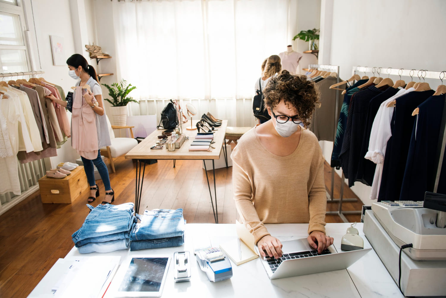 4 Tantangan Bisnis Fashion dan Solusi Ampuh Menghadapinya