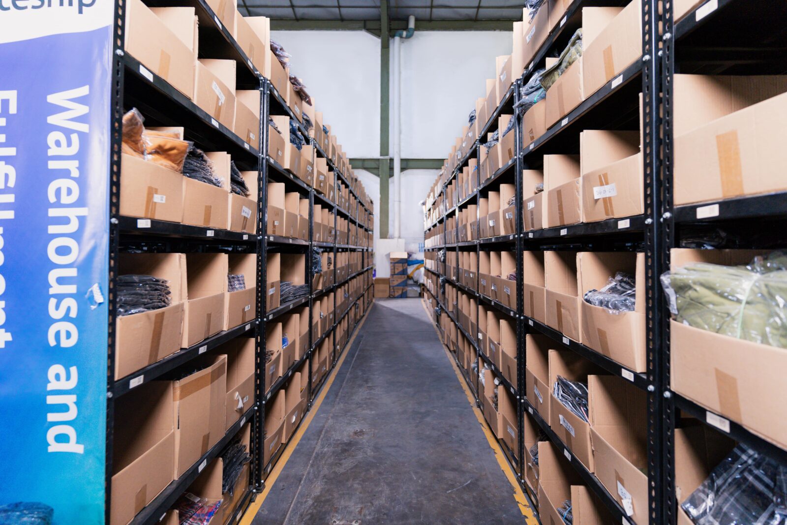 Adu Efisiensi Gudang In-House vs Outsourced Fulfillment