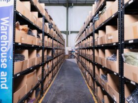 Adu Efisiensi Gudang In-House vs Outsourced Fulfillment