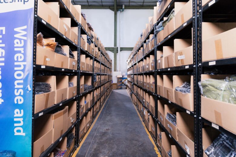 Adu Efisiensi Gudang In-House vs Outsourced Fulfillment